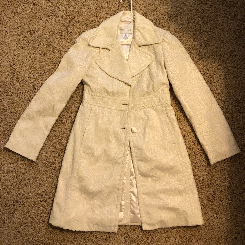 Beautiful off-white peacoat